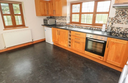 Boncath Cottage | TY MELYN, pet friendly, character holiday cottage in Boncath