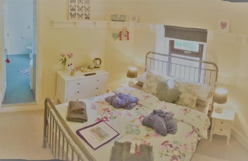 Radyr and Morganstown Bed & Breakfast | Ty Mynydd Lodge