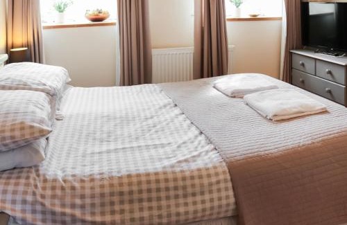 Llangefni House | Ty'n Cae Cottage