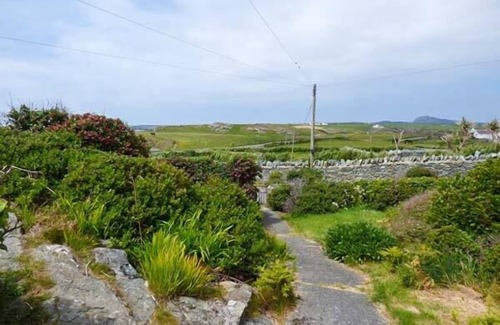 Trearddur Bay Cottage | Ty'r Enfys Bach - Upper