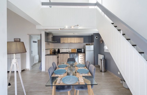 Combrit Apartment | Ty Treustel - Two Bedroom Apartment, Sleeps 6