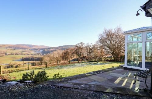 Llanfihangel Tal-y-llyn House | Ty Twmp Tump Cottage