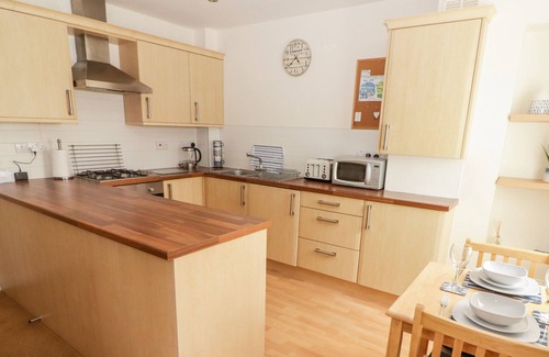 Burry Port Cottage | TÝ TYWYN BACH, 4 CHANDLERS YARD, family friendly in Burry Port