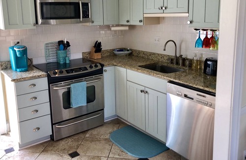 Tybee Island Condo | Tybee Time is the place to be for Spring Break! Great Rates, Book today!☀️