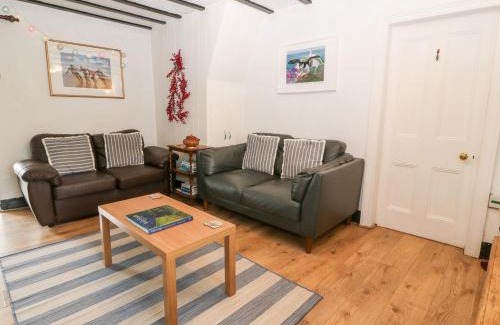 Rhosneigr House | Tyddyn Serri