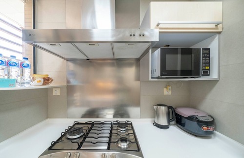 Xujiahui Bed & Breakfast | Tyms Luxury 2BR 1BA Apt Xujiahui Shops