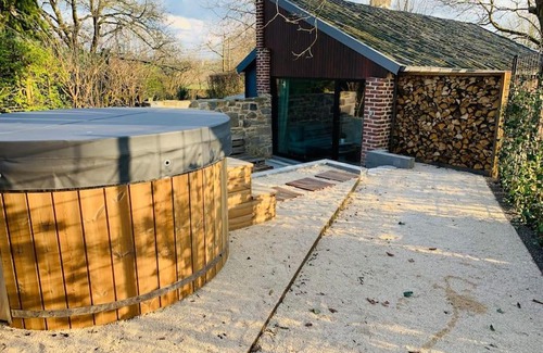 Aubel House | Tynil Saint Jean: renovated old barn + nordic bath