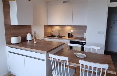 Le Rayol Apartment | Type 2 apartment with sea view, 5 minutes from the beach, ideal for a couple.
