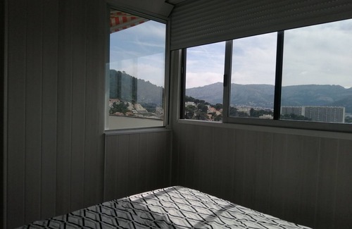 Mazargues Apartment | Type 2 APARTMENT SEA VIEW 10 MN FROM THE CALANQUES AND FACS OF LUMINY