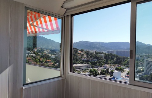 Mazargues Apartment | Type 2 APARTMENT SEA VIEW 10 MN FROM THE CALANQUES AND FACS OF LUMINY