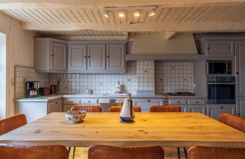 Morgat House | Typical 8 pers house, the beach on foot