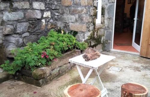 Faial Da Terra House | Typical Azorean house, very nice location, up to 5 people.