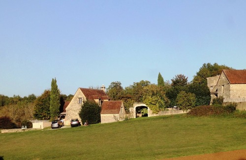 Saint-Amand-de-Coly House | typical French holiday house for 8 people with a private pool,