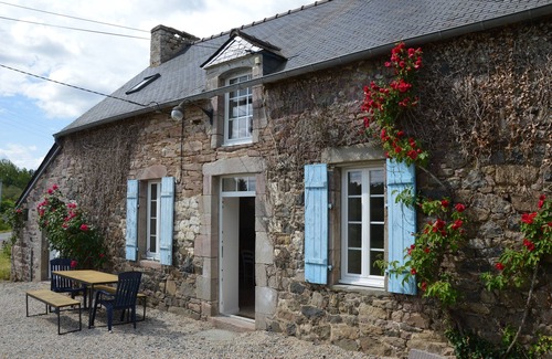 Plevenon House | Typical house, sleeps 9, 5 km from sandy beaches, enclosed garden, barbecue