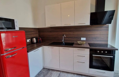 Nord - Gare House | Typical Mans house, renovated, quiet, with exterior - In the centre - 8 places