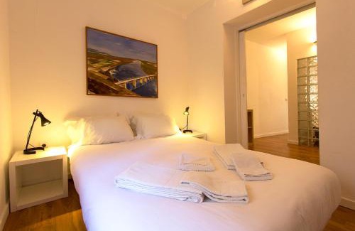 Alfama Apartment | Typical Tailor Made Flat in Central Graça