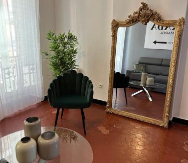 Le Rouet Apartment | Typique 3 fenêtres marseillais
