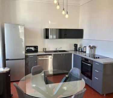 Le Rouet Apartment | Typique 3 fenêtres marseillais