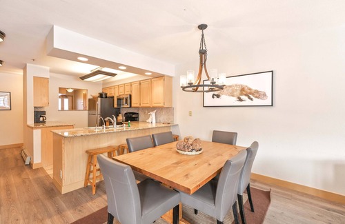 Four O'Clock Condo | Tyra Chalet Condo: Ski-In/Ski-Out