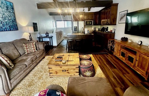 Mammoth Lakes House | Tyrolean Village Getaway