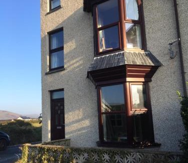 Tywyn Apartment | Tywyn seaside apartment with Mountain View