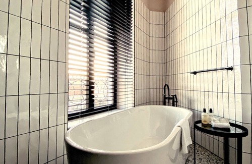 De Kaaien Hotel | U Eat & Sleep Antwerp