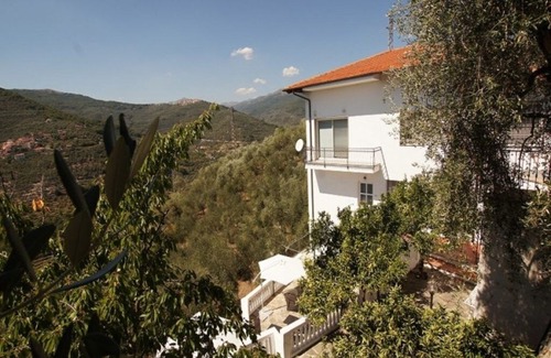 Gazzelli Apartment | U Rundo Sole. Swimmingpool - open from 15/05 Terrace Small garden Internet