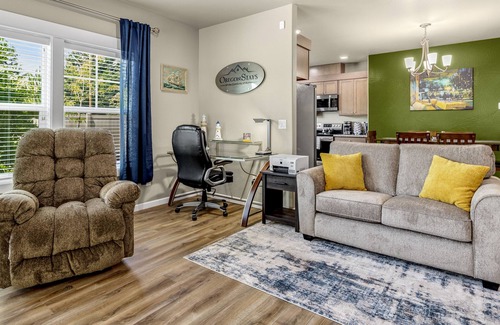 Medford Condo | U4 - Peloton Bike - Stunning Themed Home - 2 King Beds - Fast 1G WiFi