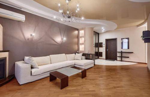 Shevchenkivs'kyi District Apartment | 110 m² Apartment ∙ 4 guests