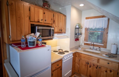 Helen Cabin | Uber Helen; Walk to town, Fireplace, CLEAN