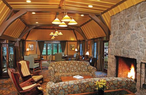 Lake Arrowhead Hotel | UCLA Lake Arrowhead Lodge