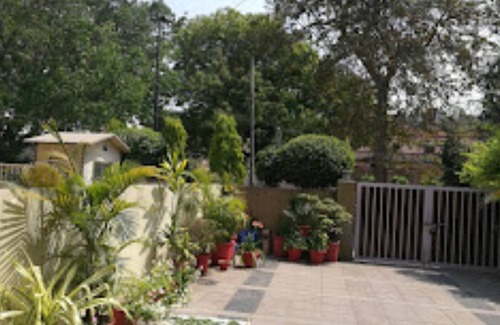 Connaught Place Apartment | UDS Villa - Next to VFS, Walking to Connaught Place