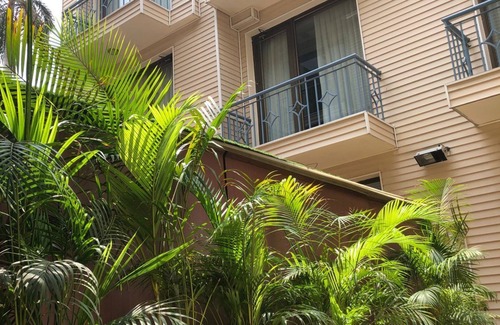 Connaught Place Apartment | UDS Villa - Next to VFS, Walking to Connaught Place