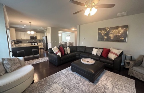 Athens House | UGAvsBAMA, Perfect Gameday DAWG HOUSE! Sleeps 10+ Comfortably