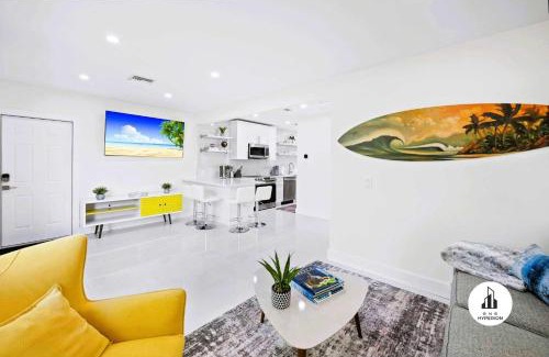 Victoria Park Apartment | Uhost AI - Elegant 1B Haven in Fort Lauderdale