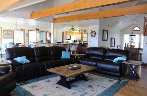 Spindrift House | Uilani's Dream! Beautifully Renovated with expansive decks!