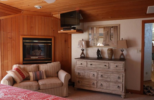 Spindrift House | Uilani's Dream! Beautifully Renovated with expansive decks!