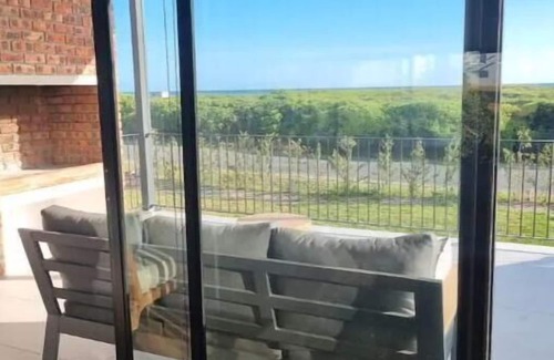 Pearly Beach House | Uitwaaien Beach Cottage - 250m from the beach!