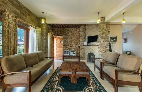 Nainital Villa | UK 04 3BR Homestay In Nainital (Pet Friendly)