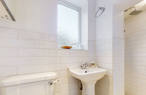 Crofton Park Apartment | UK.LO.RAV - Stunning one bedroom apartment in Honor Oak