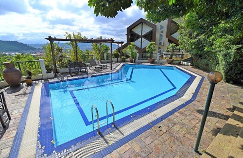 Sri Hartamas House | Ukay Heights Villa with swimming pool By COBNB