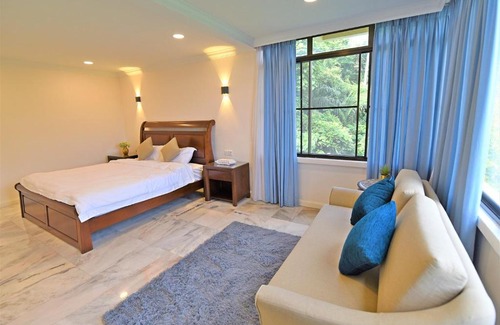 Sri Hartamas House | Ukay Heights Villa with swimming pool By COBNB