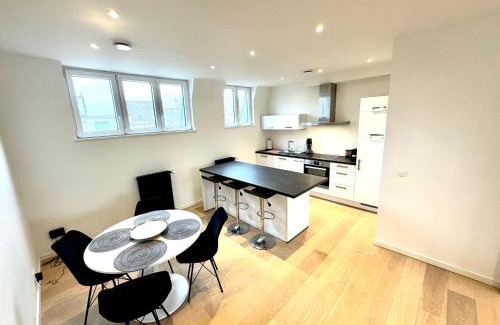 Postel House | ULB & Cambre Cosy Duplex
