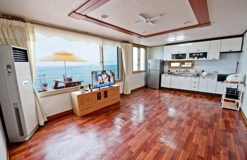 Uljin House | Uljin Saeparanggil Pension