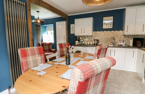 Nethy Bridge Cottage | ULLA DHU, family friendly, with a garden in Nethy Bridge