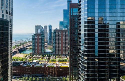Streeterville Apartment | Ultimate 3BR Luxury Suite near Navy Pier with Gym & Pool by ENVITAE