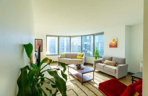 Streeterville Apartment | Ultimate 3BR Luxury Suite near Navy Pier with Gym & Pool by ENVITAE