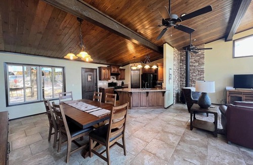 Mount Judea House | Ultimate Entertaining Modern Lodge Privacy & Views