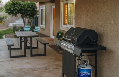La Quinta House | Ultimate Family-Friendly Oasis w/Salt Pool & Misting System for Summer! #212048