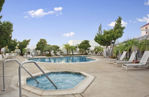 Torrance House | Ultimate Family Vacation! Lovely Unit, Near Attractions Pool, Parking